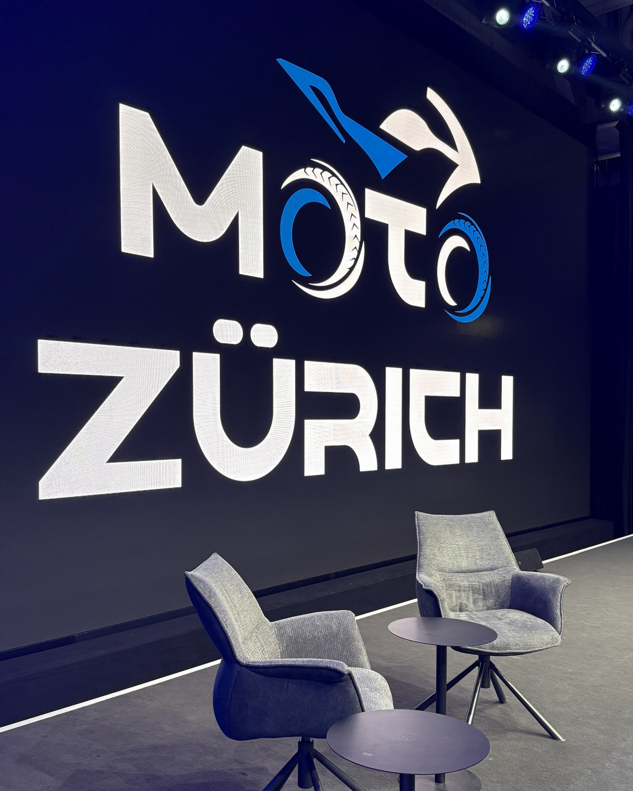 Pre-Opening, leerer Saal mit 13-Meter-LED 2